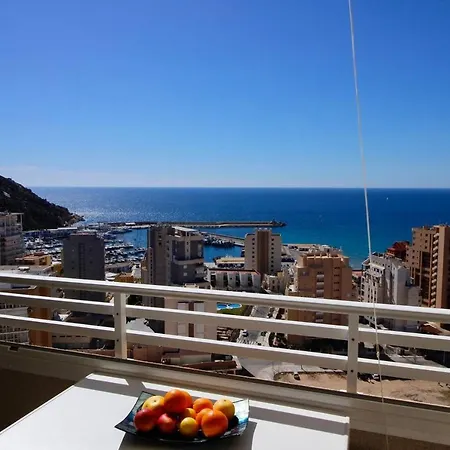 Olivia With The Great Seaview In 卡尔佩
